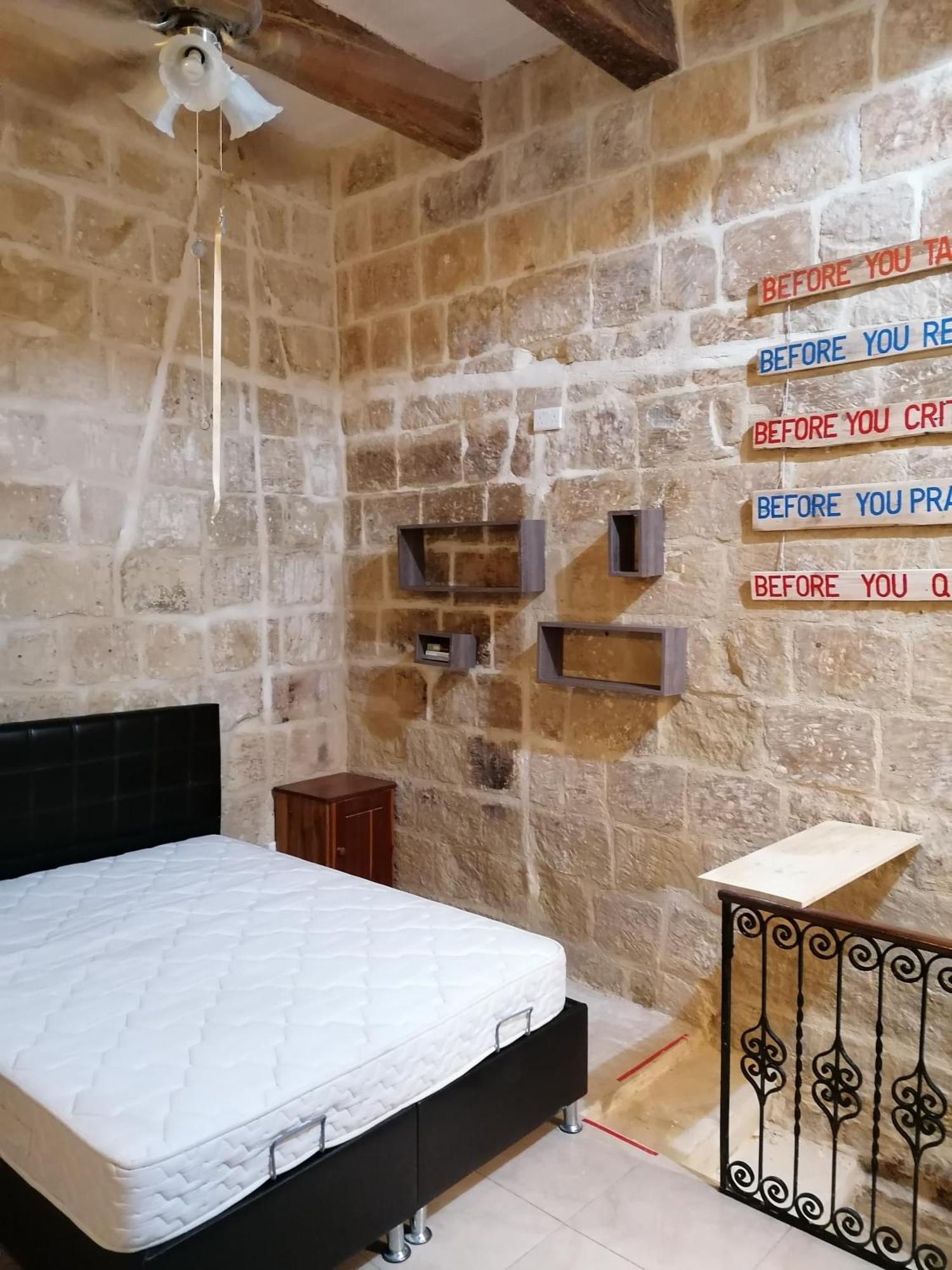 Old Refurbished Apartment In Bormla Cospicua Exterior foto